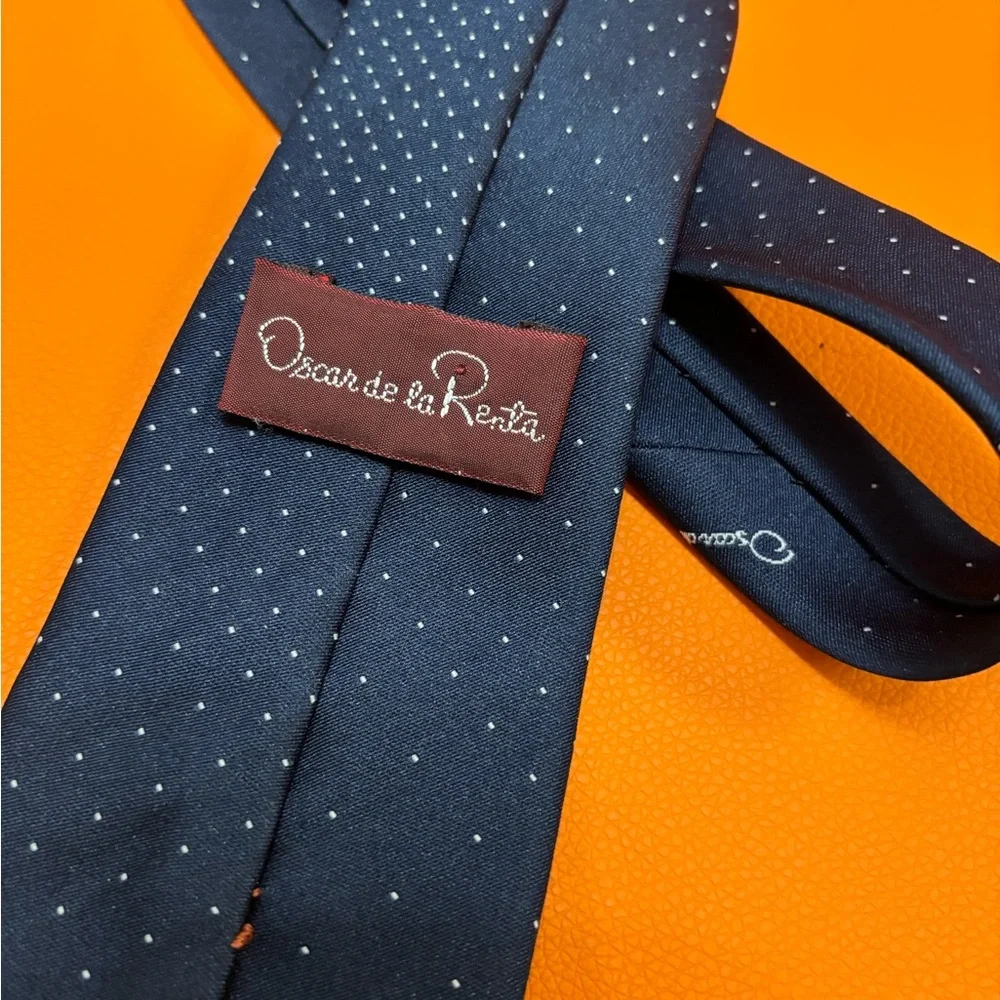 Oscar de la Renta Blue Fine Polka‎ Dot Tie